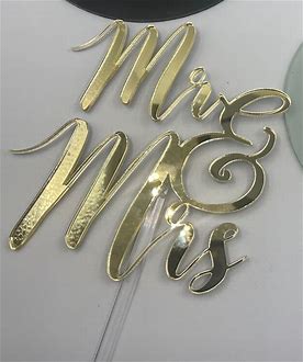Wedding Cake Topper – "Mr & Mrs"